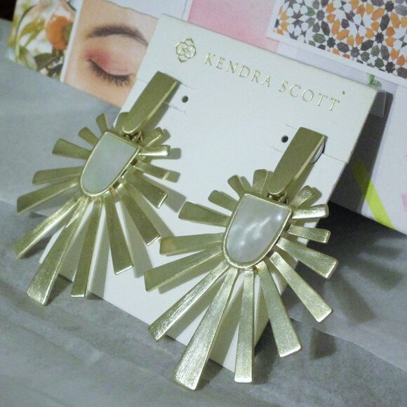Kendra Scott Cambria Sunburst Mother of Pearl Drop Statement Earrings EUC - Picture 1 of 4